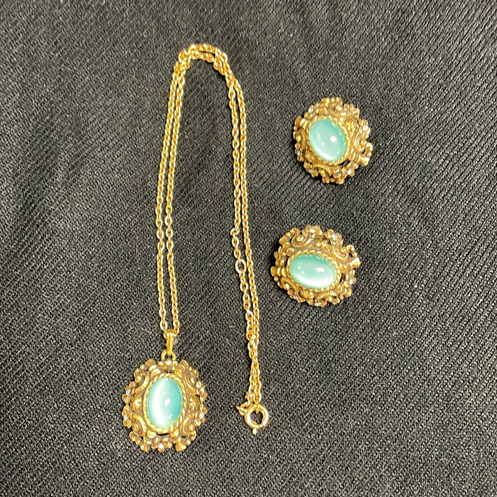 Vintage 1970s Sarah Coventry Czarina Set Necklace Ring And Clip On Earrings 70$